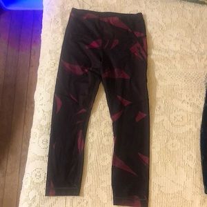 Lululemon Women's Black and Burgundy Leggings size 4